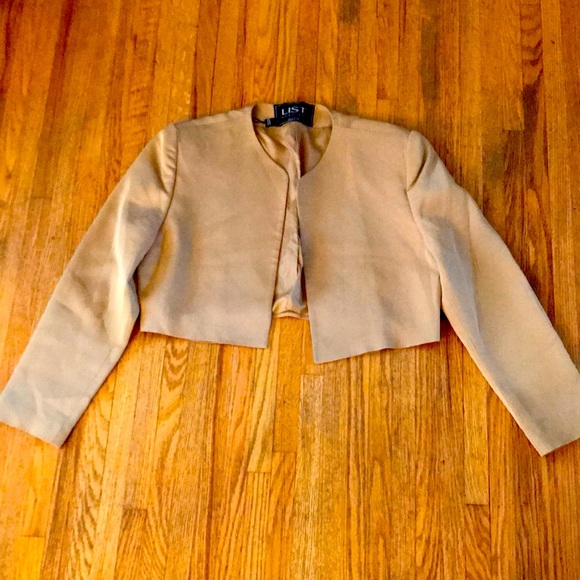 List Boutique Jackets & Blazers - Cropped suit jacket
